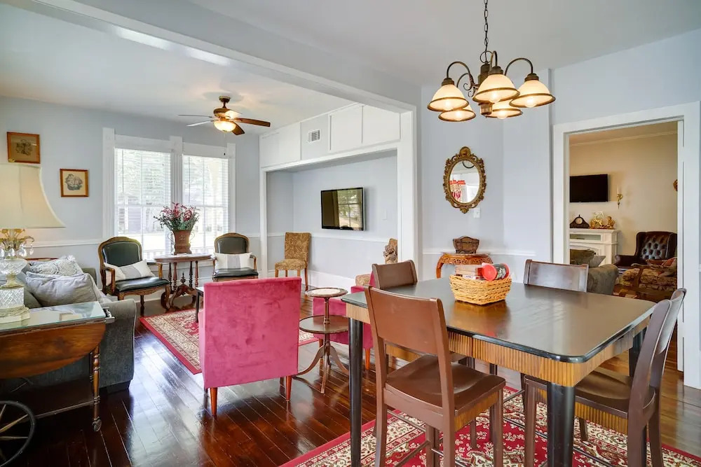 Lake Charles Vacation Rental - Walk to the Lake!