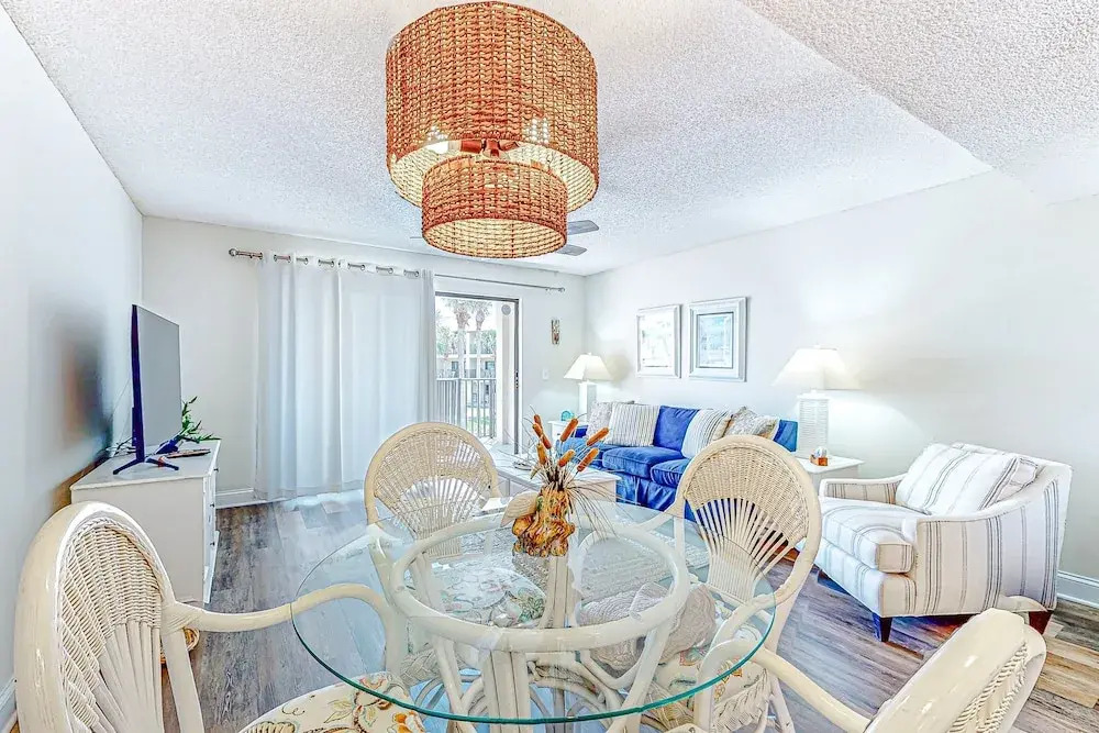 Recently Updated Resort Condo With 2 Pools, 2 Balconies, Ocean Views, Bbq, & W/D