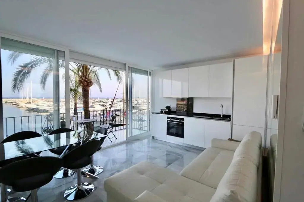 First Line Puerto Banus Harbour, 3 bedroom Luxury Apartment, Marbella