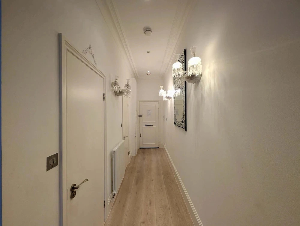 Stylish 1 Bed in SW7 With Private Balcony