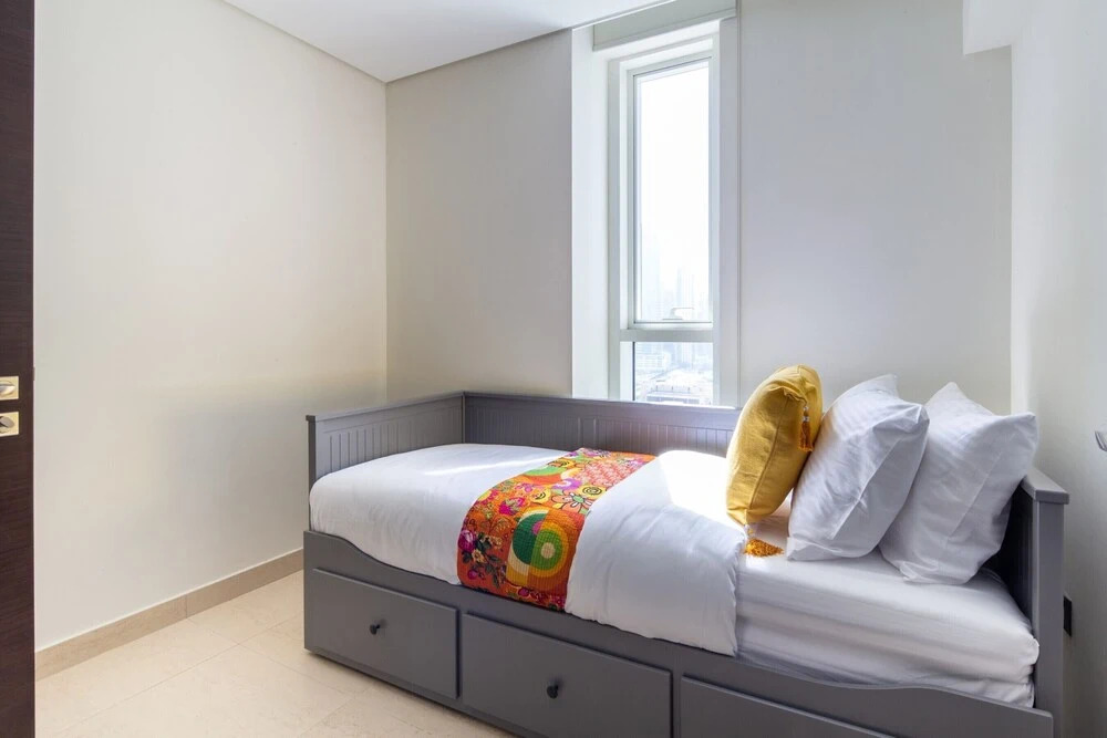 Modern Luxury Living in This 3BR Apt in Downtown Dubai