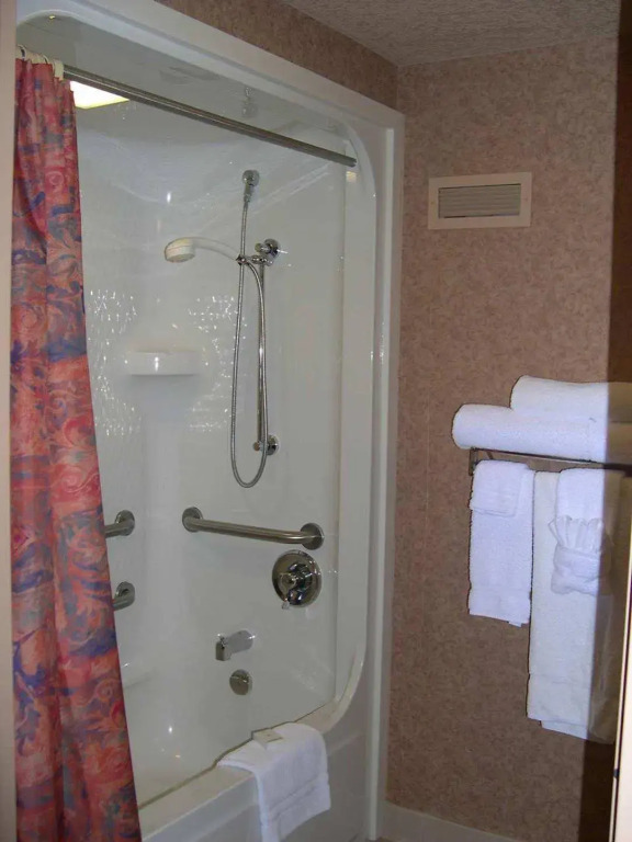 Отель Embassy Suites by Hilton Charleston