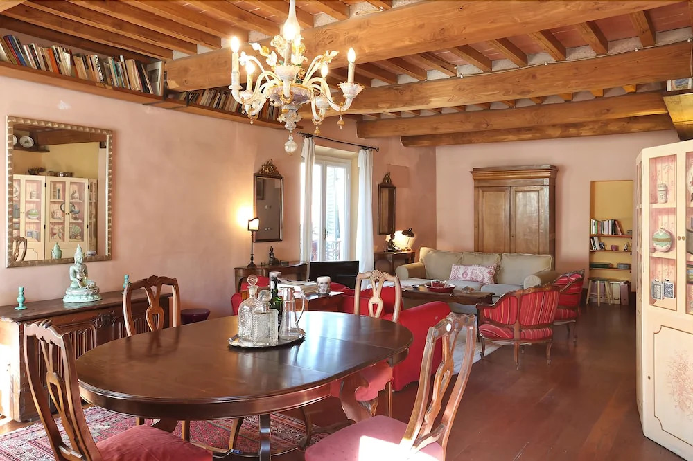 Delfina by Vacation in Lucca