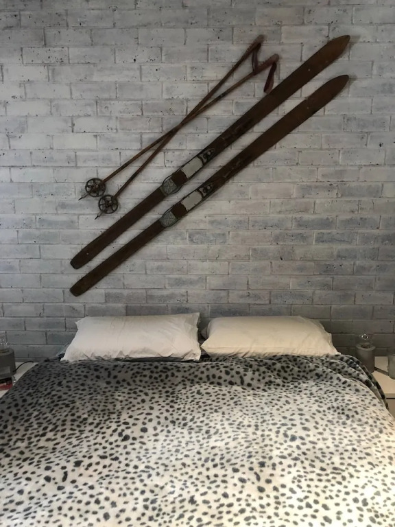 1 Bedroom Lawlers 24