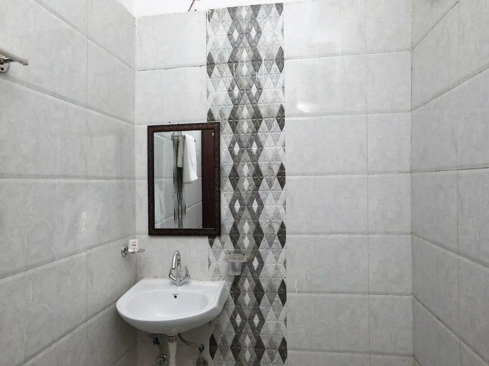 OYO 36700 Moonlight Residency