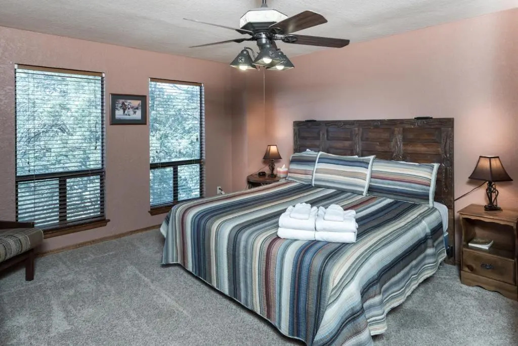 2 Sisters Mountain Home, 3 Bedrooms, Sleeps 10, View, Game Room, Hot Tub