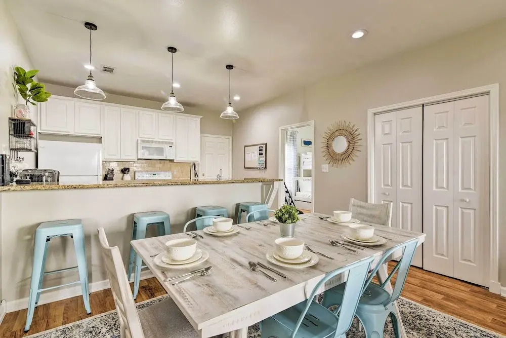 Pool, Marina & More! Family Home in Terramar Beach