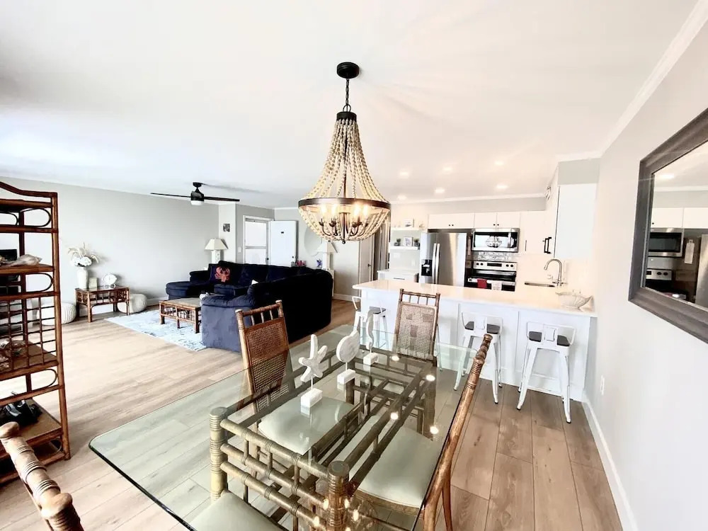Harbour Island 402l 2 Bedroom Home by RedAwning