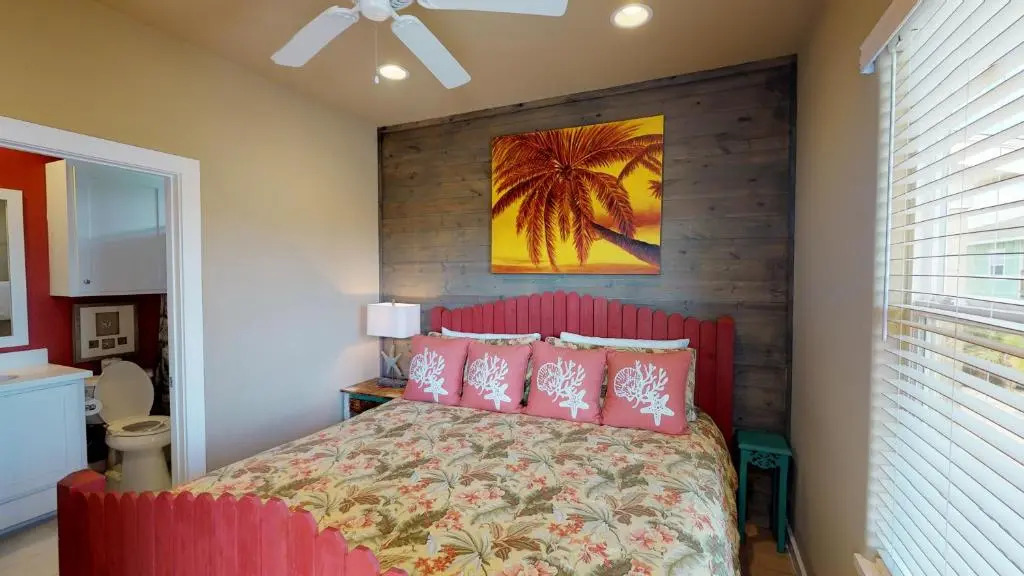 OV23 House on Stilts with Beachy Decor, Located near Beach, Balcony, Shared Pool