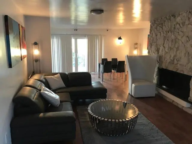 4 bedroom and 3 bath home close to universal studio and Hollywood