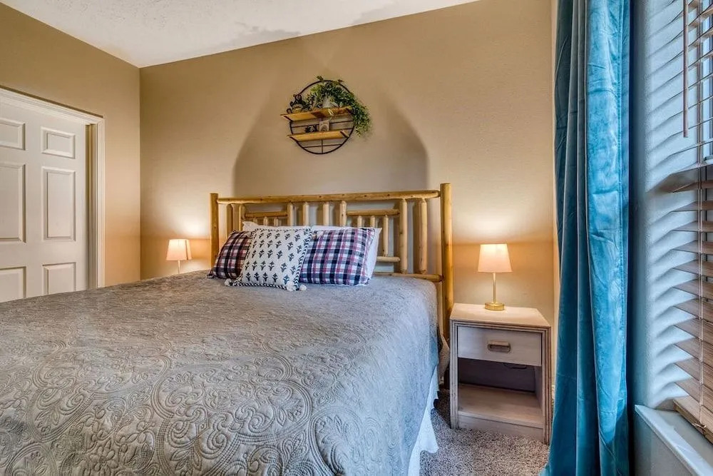 Majestic Lakeside Hideaway 2 Bedroom Condo