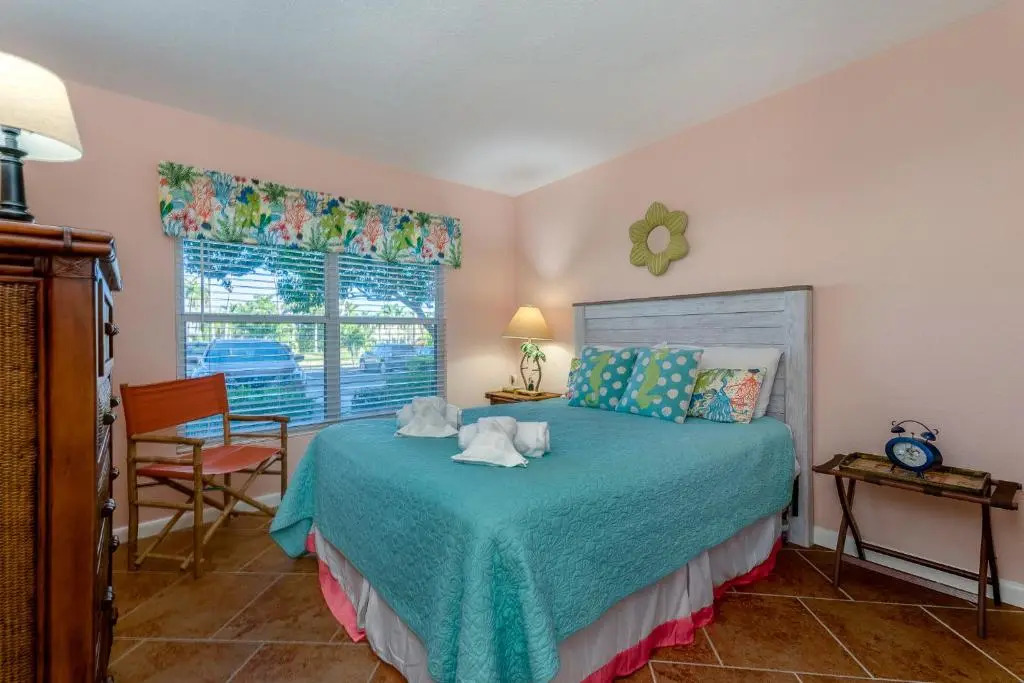 Bahia Vista 8-115