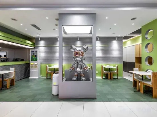 R E-sport Hotel