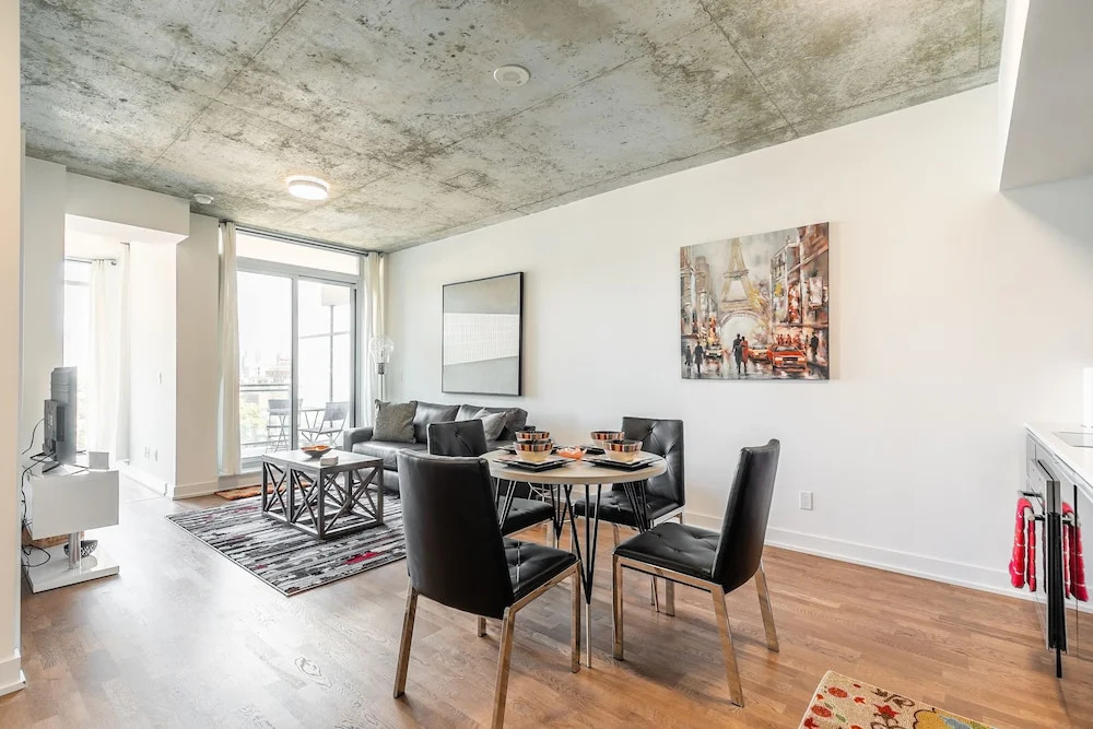 Stunning New 1BR Suite Trendy Queen West