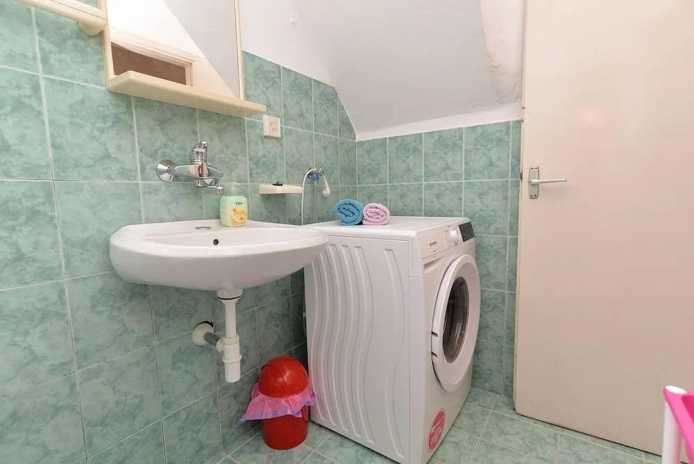 Apartment 623