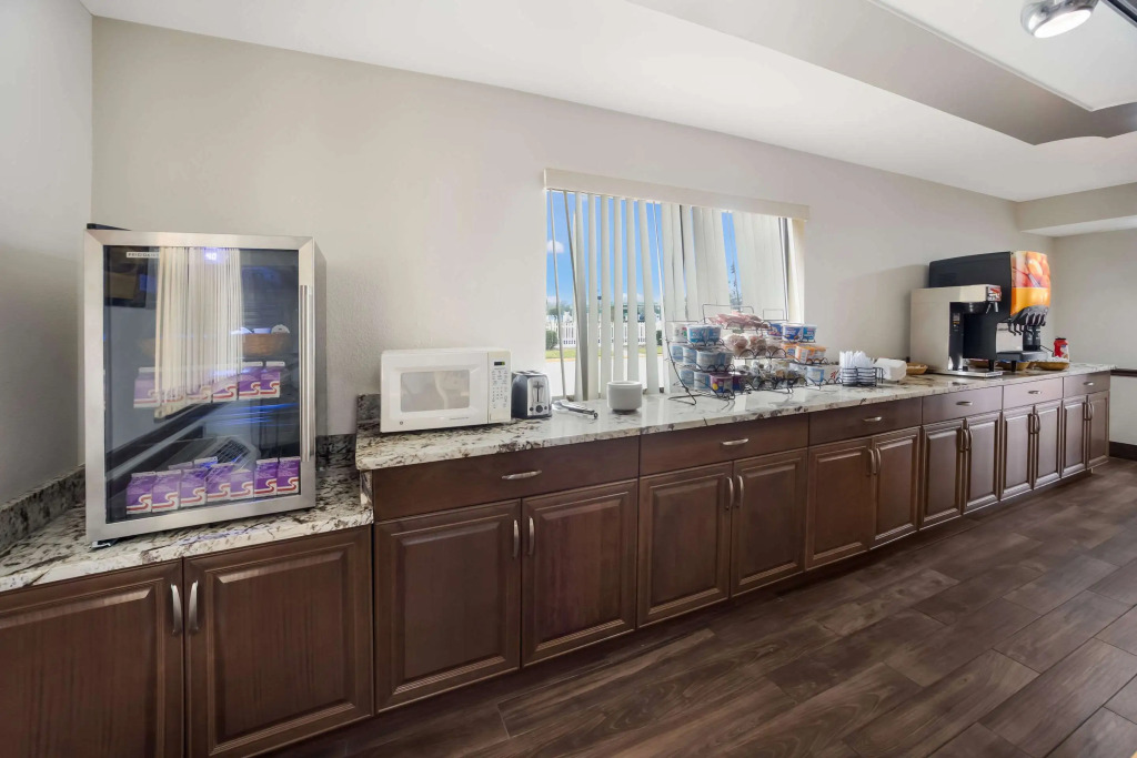 Econo Lodge Live Oak