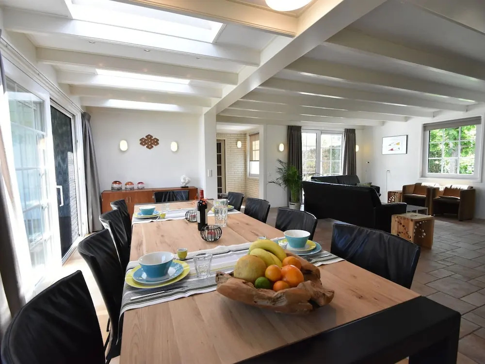 Luxury Holiday Home in Oostvoorne by the Lake