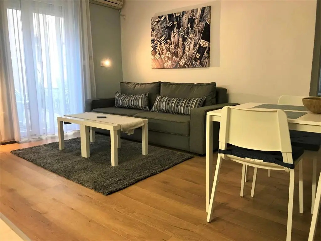 Kona Apartment