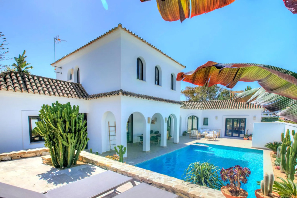 Villa Mas Tranquila - A stylish villa with pool 150m from the beach