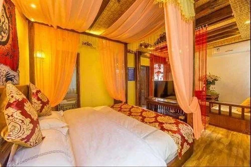 Floral Hotel·Yunjing Zhinan Hotel(Dayan Gucheng dashuiche store)
