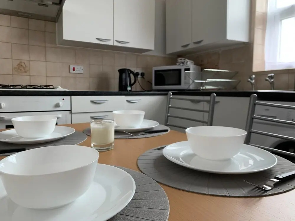 New Stylish Sleek 2bd Flat Heart of Thornton Heath