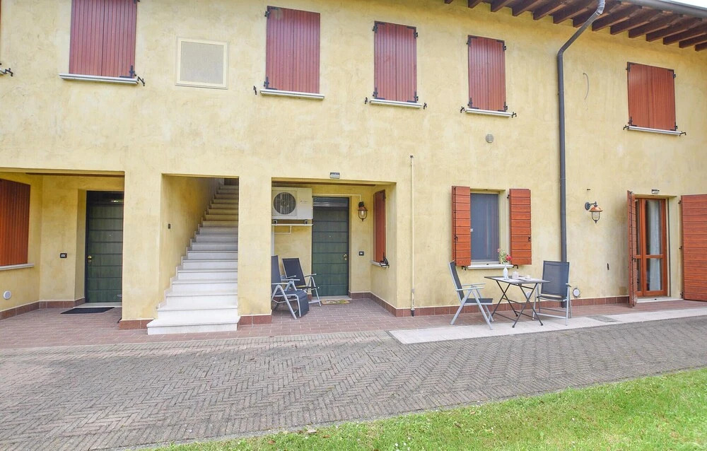 Stunning Apartment in Pozzolengo With Outdoor Swimming Pool, Wifi and 2 Bedrooms
