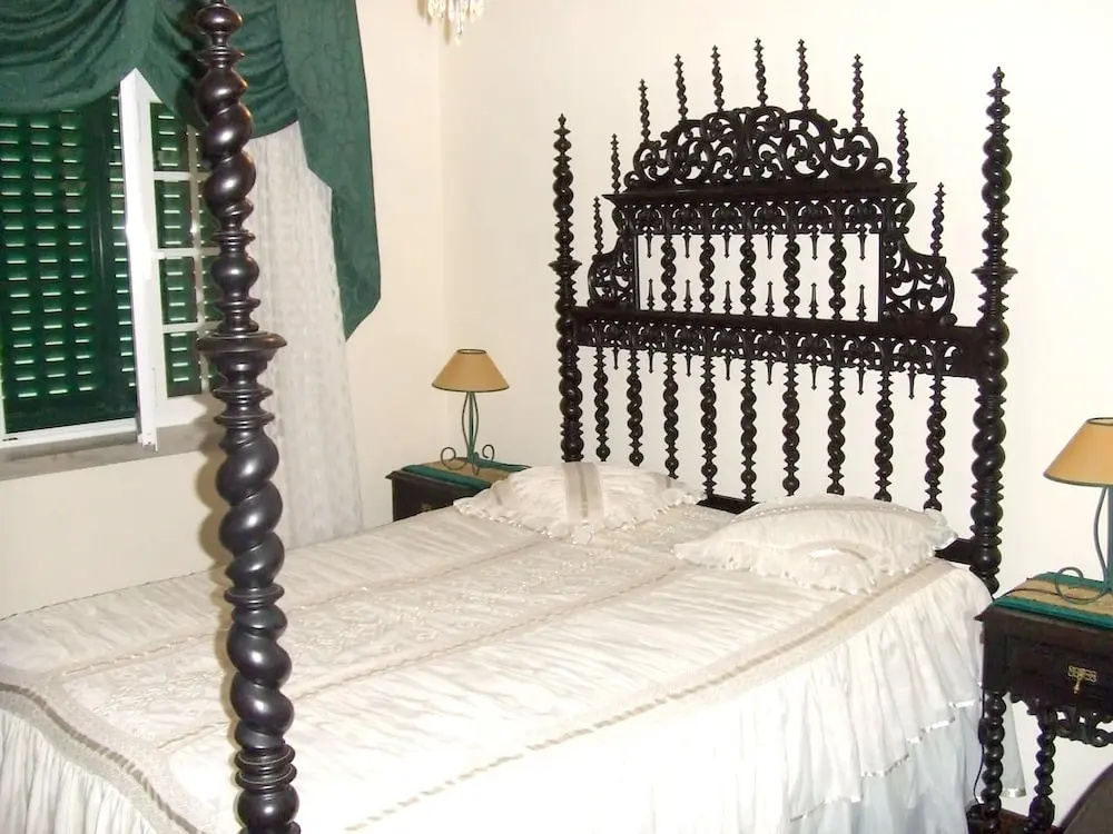 House With 3 Bedrooms in São Domingos de Rana, With Wonderful Mountain View and Enclosed Garden Near the Beach