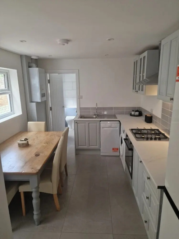 Spacious London 3 bedroom Garden House