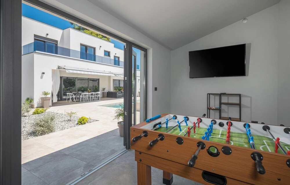 Awesome Home in Banjole With Outdoor Swimming Pool, Wifi and 4 Bedrooms