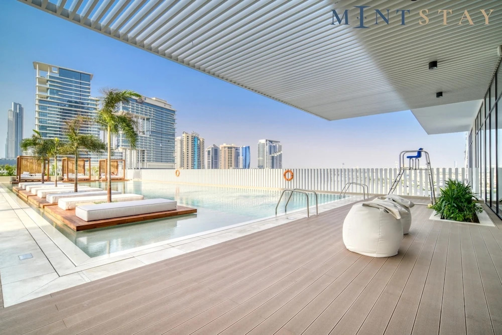Chic Studio w Panoramic Burj Khalifa Views