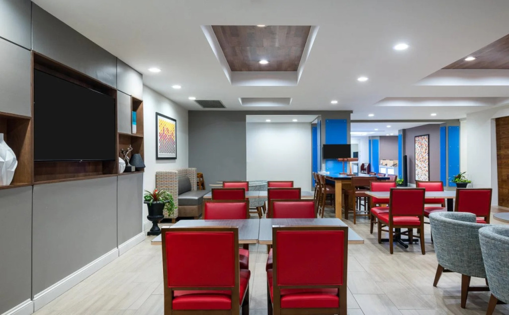 Holiday Inn Express & Suites Florence I-95 & I-20 Civic Ctr by IHG