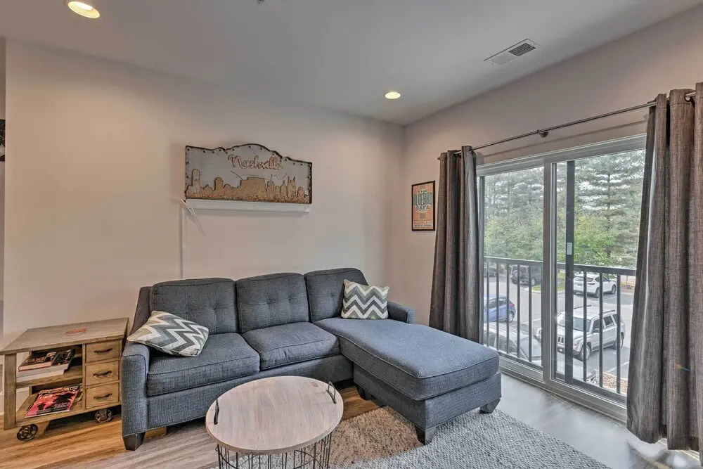 Modern Nashville Condo: 7 Mi to Downtown!