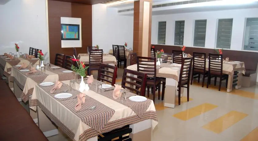 Hotel Monad