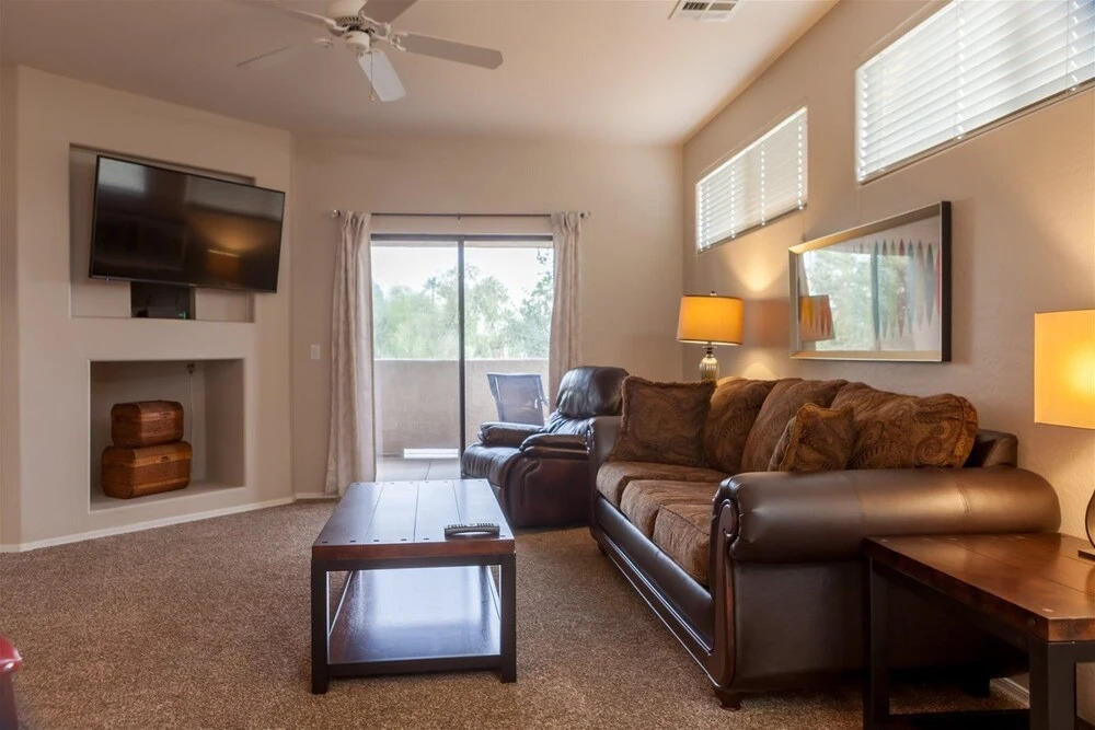 2BR Plus Ocotillo Townhome, Heated Pool, Spa, Gym