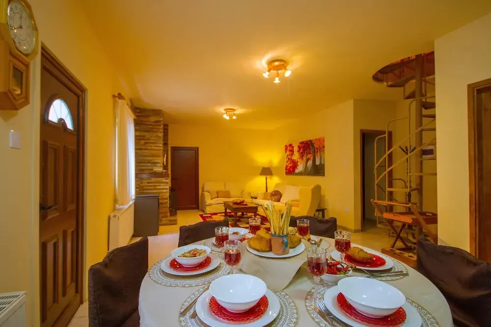 Persephone Cottage - Enhance Your Senses