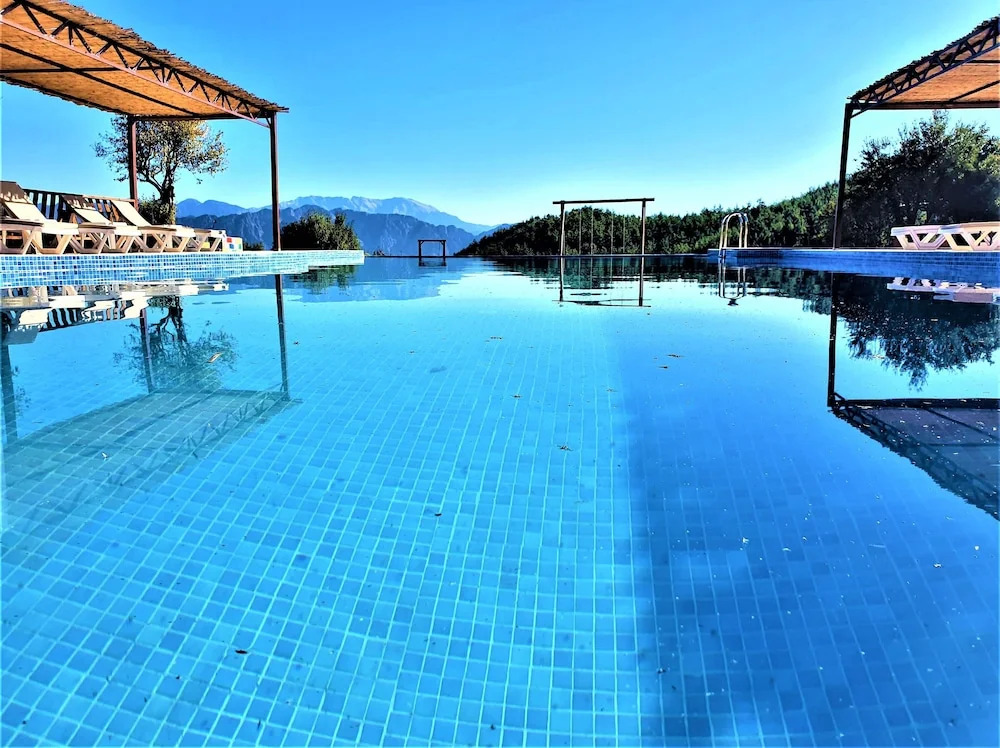 Milyos Hotel