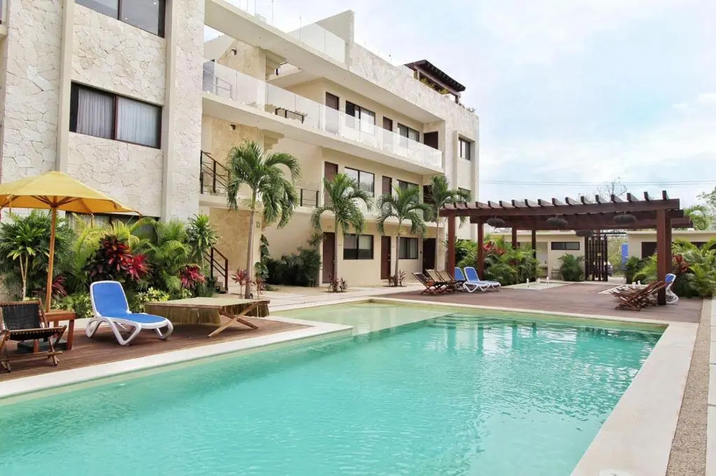 Blue Luxury 1 BD Apartment - Direct exit to the Pool - Fast WiFi - Free Parking