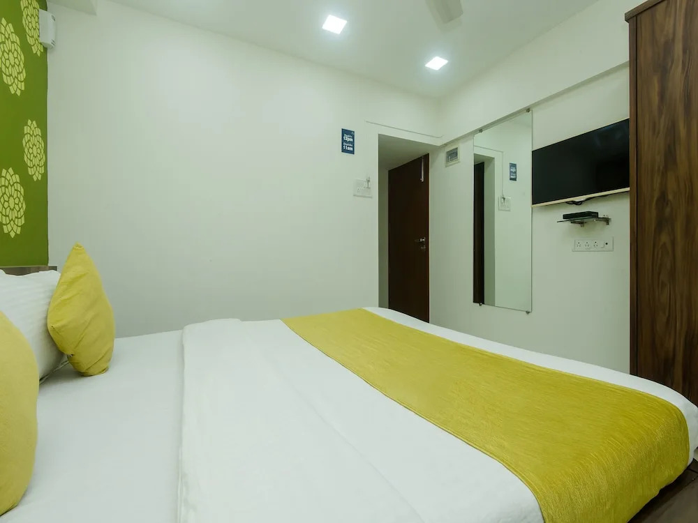 OYO 11561 Imperial Bungalow