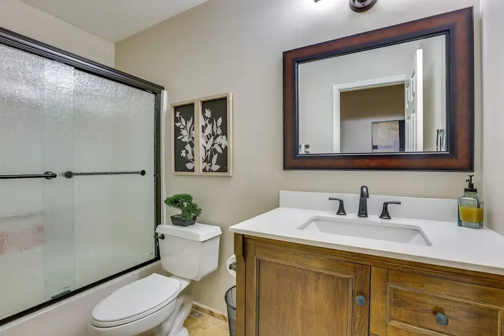 Pool, Golf Course Views: Desert Oasis in Glendale