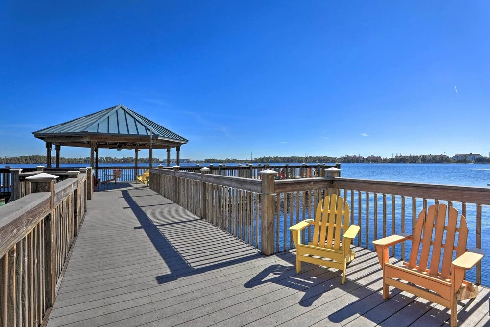 1 Mi to Disney World: Lakefront Condo in Orlando!