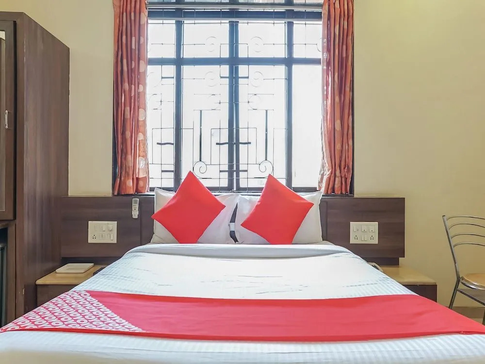OYO 28109 Regent Hotel