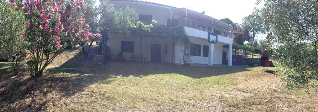 Secluded 1.8 acre garden Villa, for exclusive use with Stunning Views