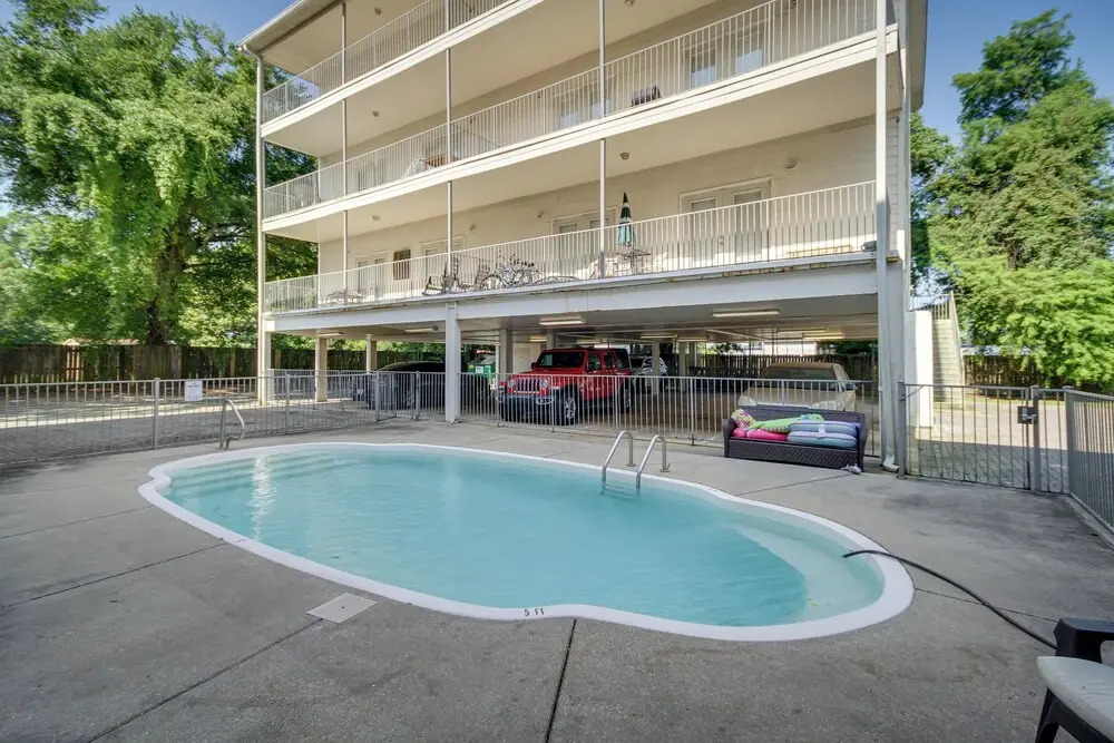 Biloxi Condo w/ Community Pool ~ Half-mi to Beach!