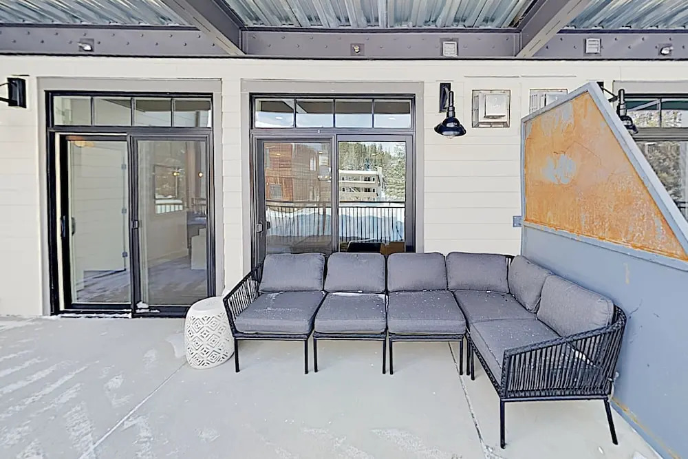 New Listing! Lavish All-season Escape W/ Hot Tub 3 Bedroom Condo