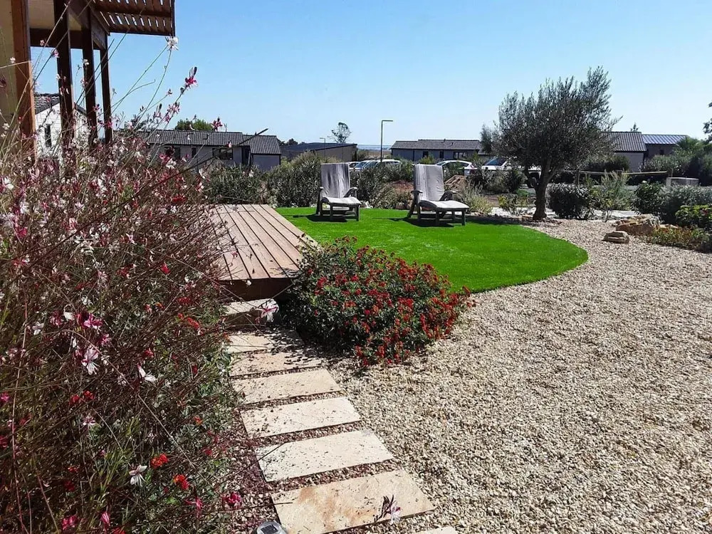 Chalet in Pomerols Near Mediterranean Beaches