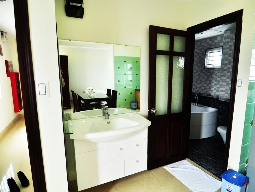 Red Rosemallow Hotel