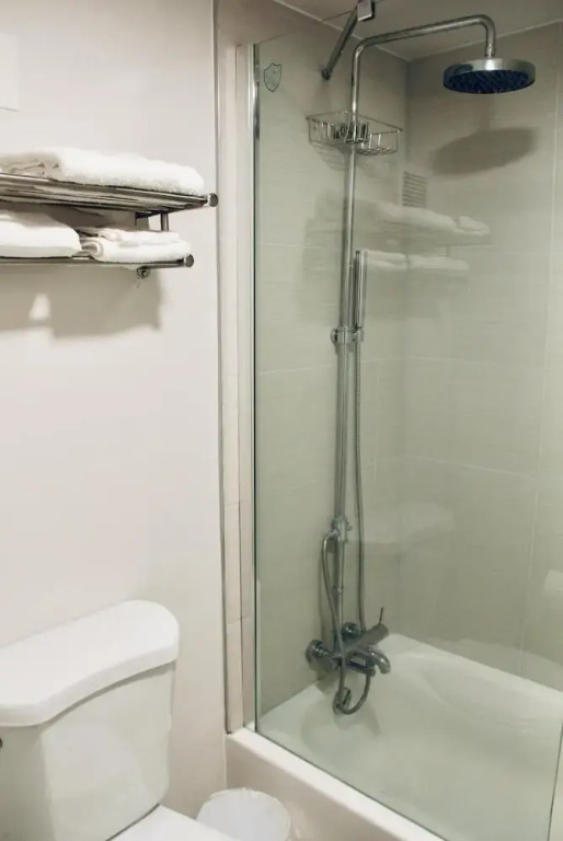 1/1 Condo-hotel With Double bed and Community Pool Miles From Disney!