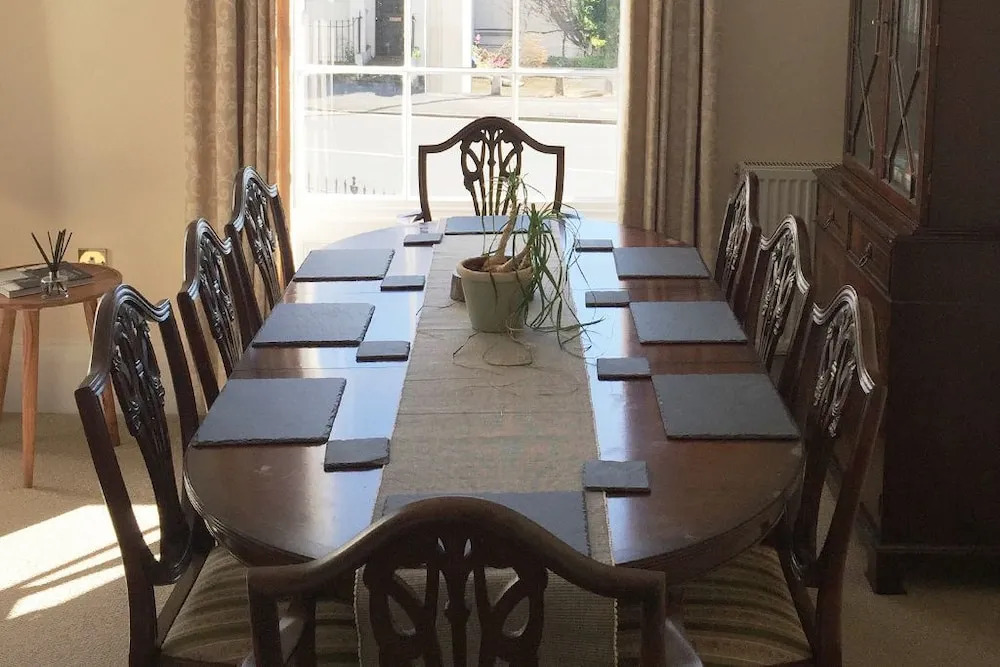 Charming 2BD Flat Cheltenham, Gloucestershire