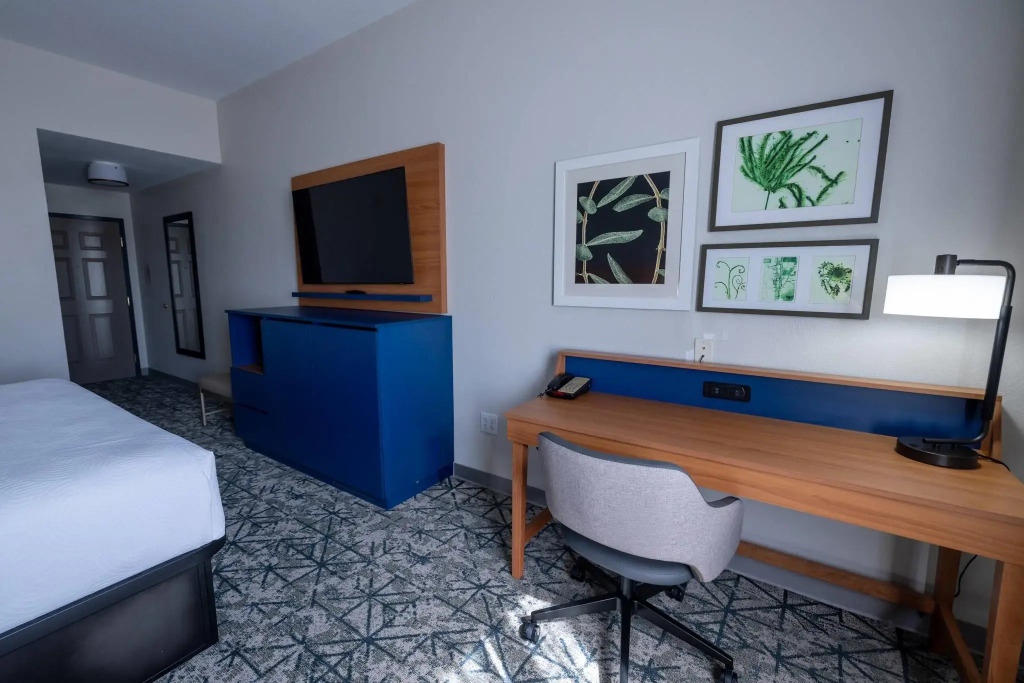 Country Inn & Suites by Radisson, St Petersburg - Clearwater, FL