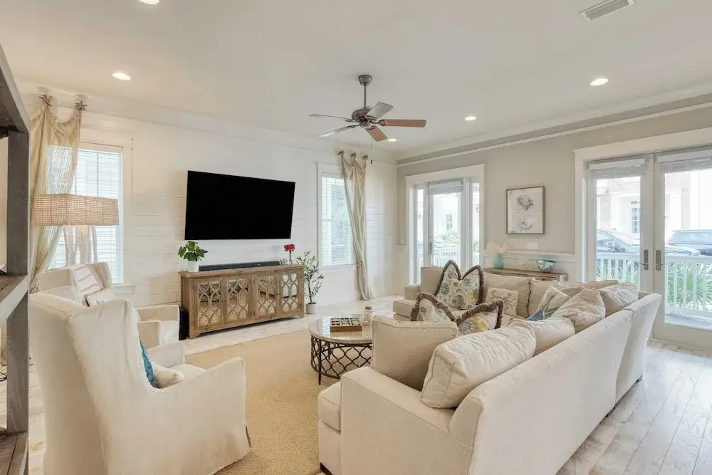Shine on the Shore by Avantstay Pool + Golf Cart